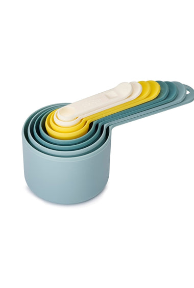Nesting Measuring Cup Set