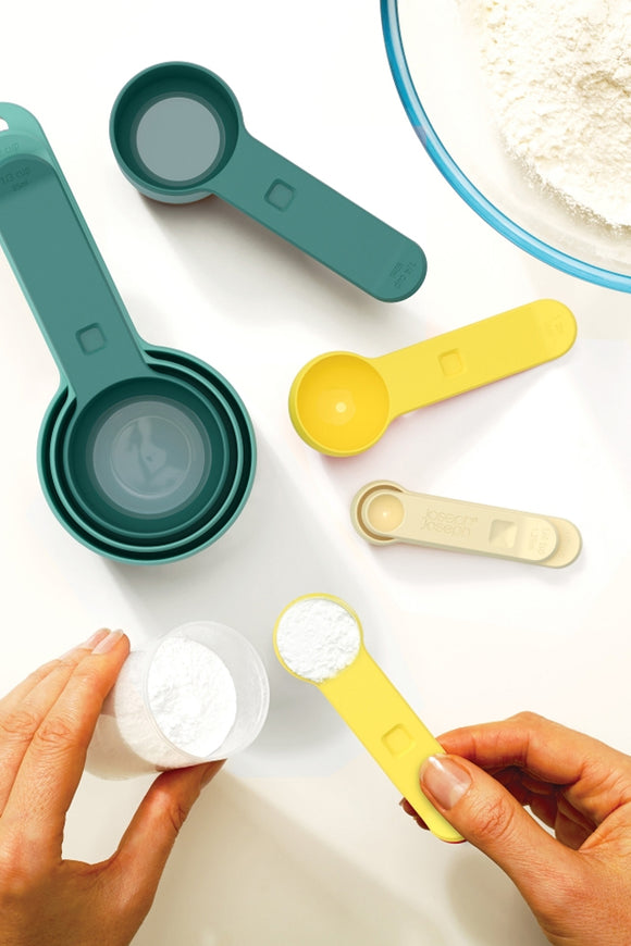Nesting Measuring Cup Set